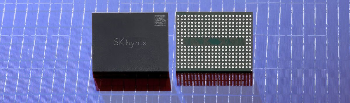 SK hynix запускает массовое производство 321 слойной QLC NAND SK hynix первой в мире вывела в массовое производство QLC NAND с более чем 300 слоями Новый чип объёмом 2 Тб станет основой для ПК SSD eSSD и UFS памяти в смартфонах   Ключевые особенности 321 слоя QLC ёмкость 2 Тб Количество плоскостей увеличено с 4 до 6 выше параллельность Скорость передачи данных в 2 раза Запись на 56 чтение на 18 Энергоэффективность записи на 23 Первыми новинку получат потребительские SSD затем серверные накопители для ИИ и смартфоны Хотели бы себе такой накопитель в пк Участвуй в розыгрыше 3 х ИГРОВЫХ ПК Наши каналы SКНynix СCД