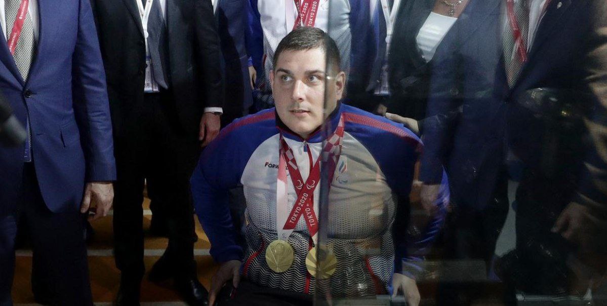 Паралимпийского чемпиона по фехтованию Александра Кузюкова внесли в базу украинского экстремистского Миротворца Кузюкову вменяют покушение на суверенитет и территориальную целостность Украины Подпишись RogandarNEWs мы в MAX