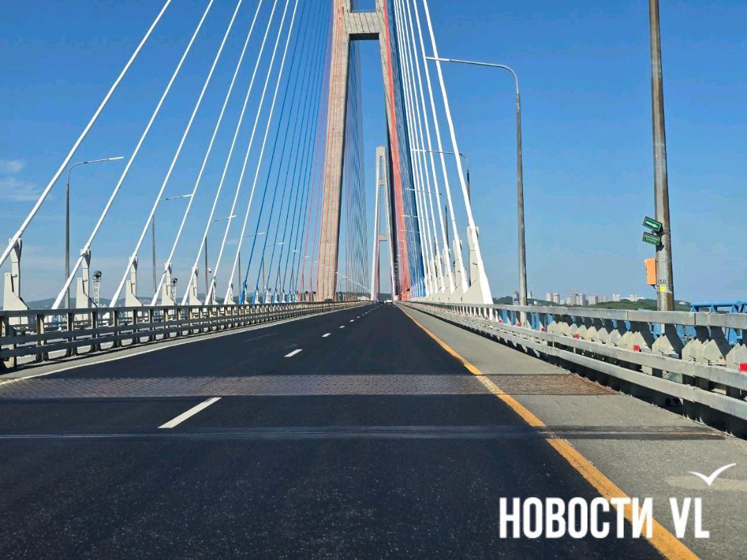 На мосту на остров Русский начались ремонтные работы – они будут идти до конца лета Ремонтные работы начались на мосту на остров Русский, на асфальтобетонное покрытие здесь наносят защитно-восстановительный слой, который поможет предотвратить его износ и продлит срок его эксплуатации. Это будут делать до конца лета. Подробнее