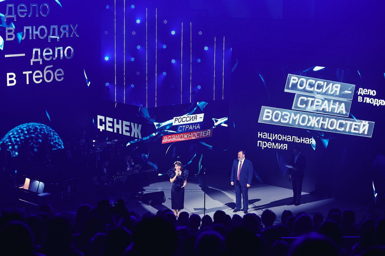 На базе президентской платформы Россия страна возможностей РСВ планируется создание Института социальной архитектуры по словам начальника управления президента РФ по вопросам мониторинга социальных процессов Александра Харичева организация будет призвана успевать за социальными изменениями заниматься социальным моделированием и проектированием Актуальность сегодня высока для социального прогнозирования я бы даже сказал для социального моделирования для выстраивания моделей будущего моделей социальных изменений моделей образа будущего Мне кажется это сегодня крайне актуально на базе платформы Россия страна возможностей принято решение создать институт социальной архитектуры подчеркнул он Россия страна возможностей открытая платформа созданная по инициативе президента России Владимира Путина где каждый может реализовать свои таланты получить новые знания найти единомышленников