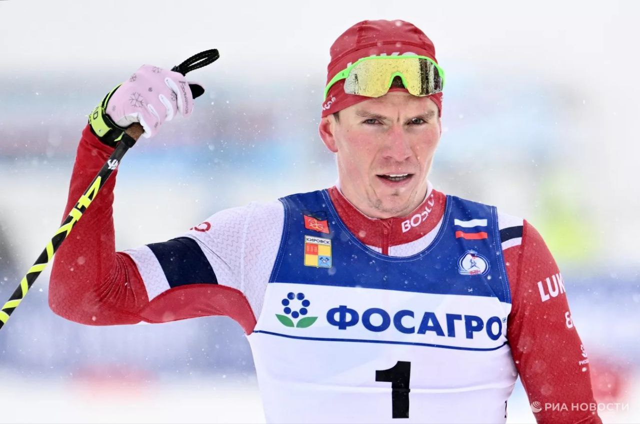 Большунов выиграл гонку с раздельным стартом на чемпионате России Он преодолел дистанцию 10 км за 23 минуты 59 9 секунды Второе место занял Сергей Ардашев 14 4 секунды Третье Иван Горбунов 30 5 Подписывайтесь на РИА Новости Спорт в MAX