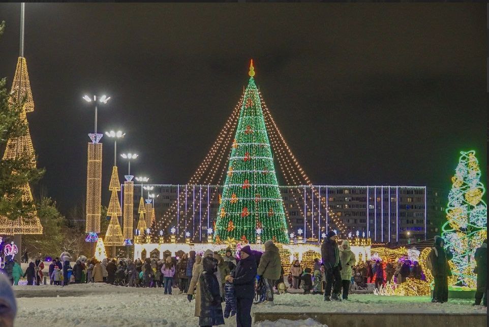 Власти Челнов усилят безопасность в праздники из за угрозы атак беспилотников В Набережных Челнах усиливают меры безопасности на новогодние праздники в связи с угрозой беспилотников Об этом шла речь на заседании городской комиссии по чрезвычайным ситуациям Для оперативного реагирования на территории города будут дополнительно развернуты мобильные группы Подробности в материале на сайте Челнинских известий
