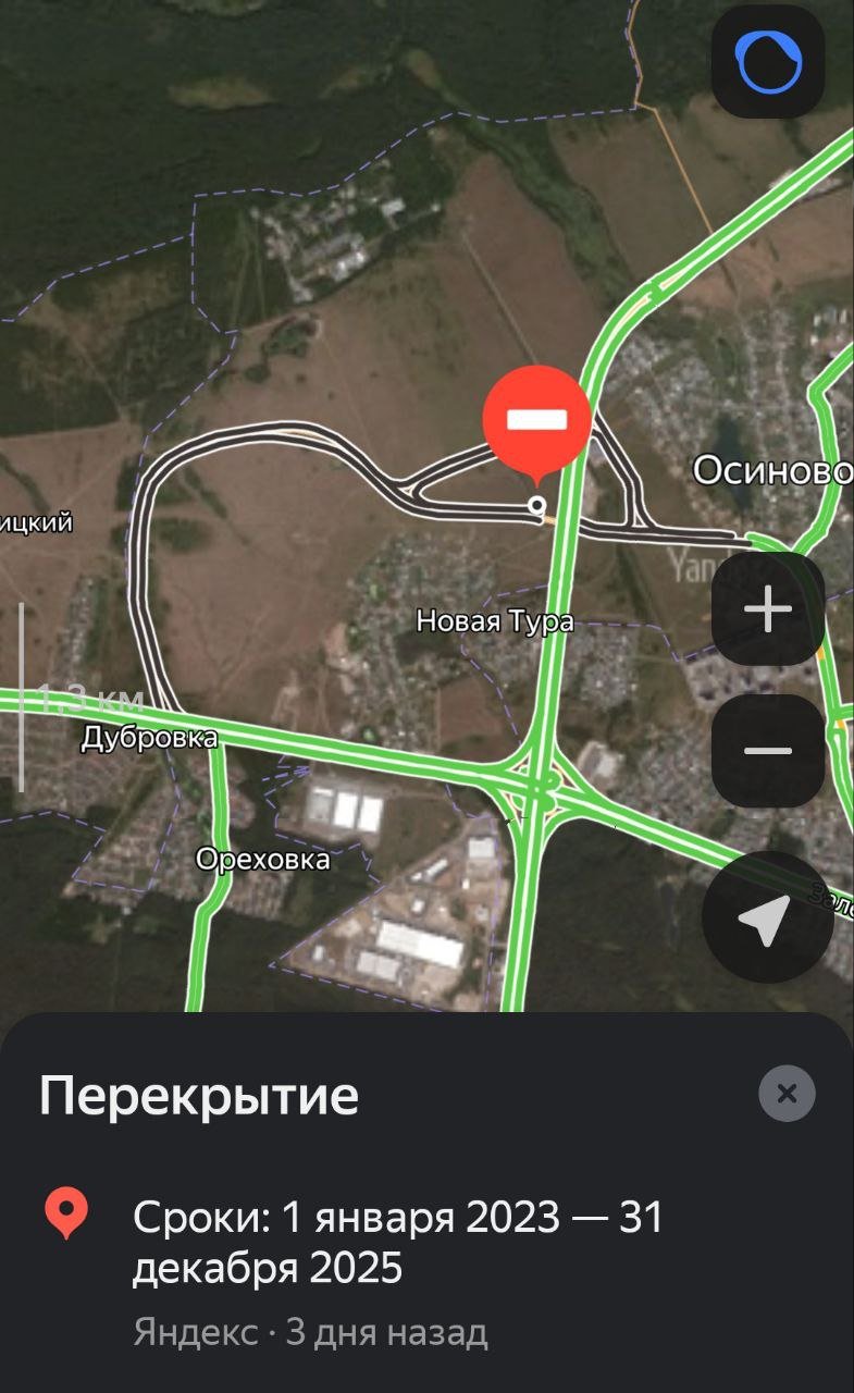 Новый выезд из Казани уже появился на Яндекс.Картах. Это дорога из Салават Купере на М-7 и через неё на Новую Туру и трассу в Зеленодольск.  В сервисах пишут, что такая петляющая дорога должна открыться до конца 2025 года. Но официально вроде как даты ещё не озвучивались.  Так или иначе очевидно, что новый въезд/выезд по большей части строится в интересах застройщиков, облюбовавших эту окраину за М-7. Вывезет ли Тэцевская весь этот поток, когда дорога откроется?    Подписаться на "Казань в Эфире" / Прислать новость