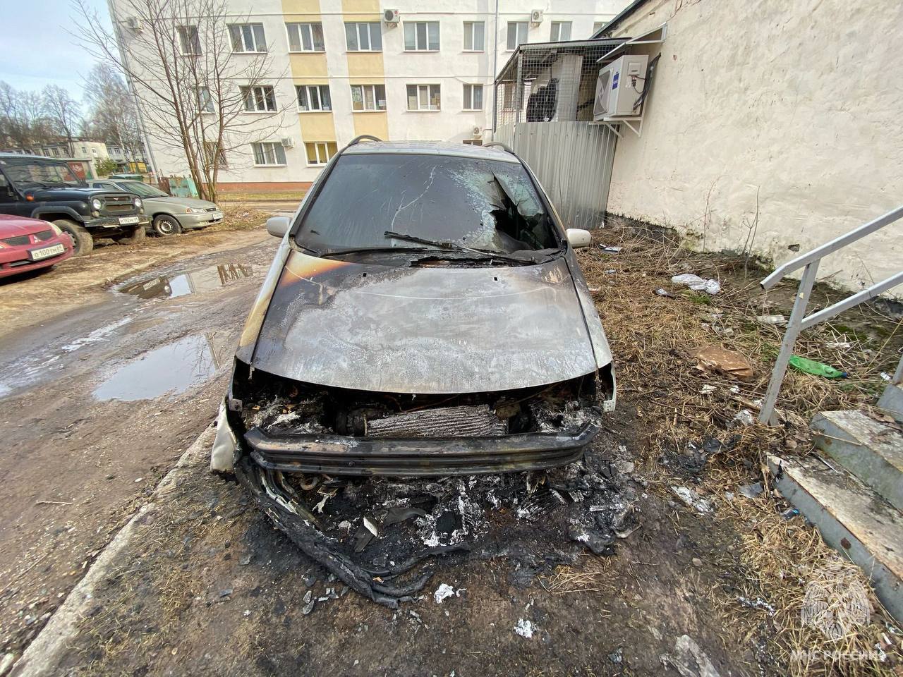 В Конаково на улице Энергетиков огнеборцы  0  1  5   оперативно ликвидировали возгорание легкового автомобиля Seat.    Пострадавших нет, причина пожара устанавливается.   МЧС России напоминает:  следи за техническим состоянием и проходи техосмотр;  купи огнетушитель в машину;  при происшествии звони по номеру 1  0  1  или 1  1  2  .