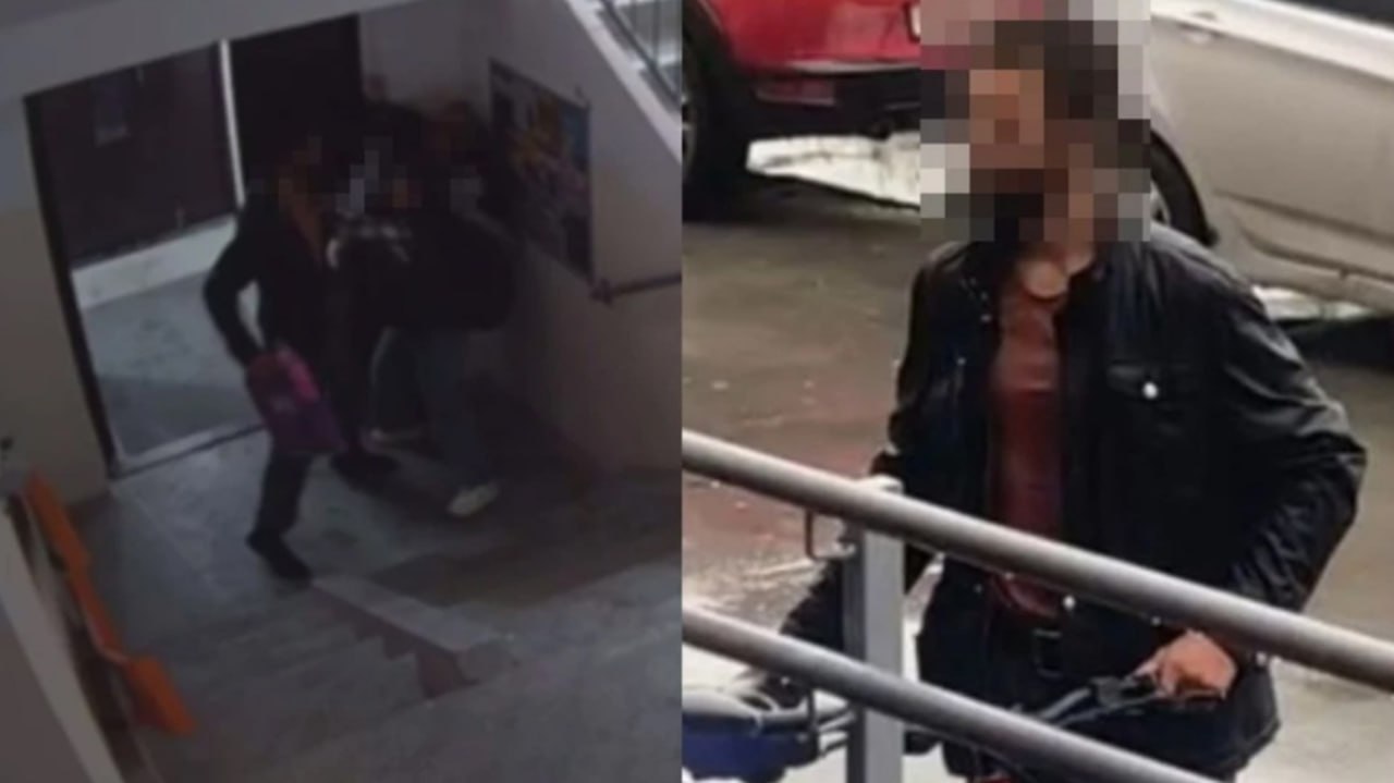 В Бердске курьер избил 15 летнюю девочку и ее мать в подъезде жилого дома ЧП случилось 6 августа на улице Максима Горького как сообщает КП Новосибирск По словам пострадавшей она с дочерью возвращалась домой и увидела незнакомца который пытался открыть дверь подъезда Я спросила Вам в какую квартиру Он начал кричать дочка испугалась и забежала в подъезд Он заталкивает меня в подъезд и начинает бить кричит Ты жирная и прочие оскорбления Затем он ударил дочь рассказала женщина Нападавшего спугнули соседи Медики зафиксировали у обеих пострадавших легкий вред здоровью Несмотря на заявление в полицию уголовное дело пока не возбуждено В пресс службе ГУ МВД по Новосибирской области подтвердили что проводится проверка по факту инцидента Фото КП Новосибирск