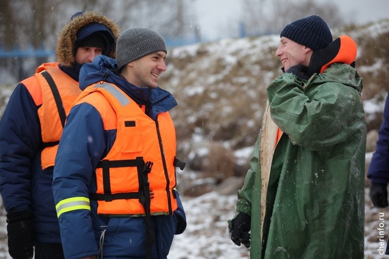 В Череповце в новогодние каникулы спасатели будут дежурить круглосуточно Перед праздниками спасатели перепроверили оборудование снаряжение провели дополнительный инструктаж В штате службы 39 сотрудников   cherinfo ru news 144155 v cerepovce v novogodnie kanikuly spasateli budut dezurit kruglosutocno
