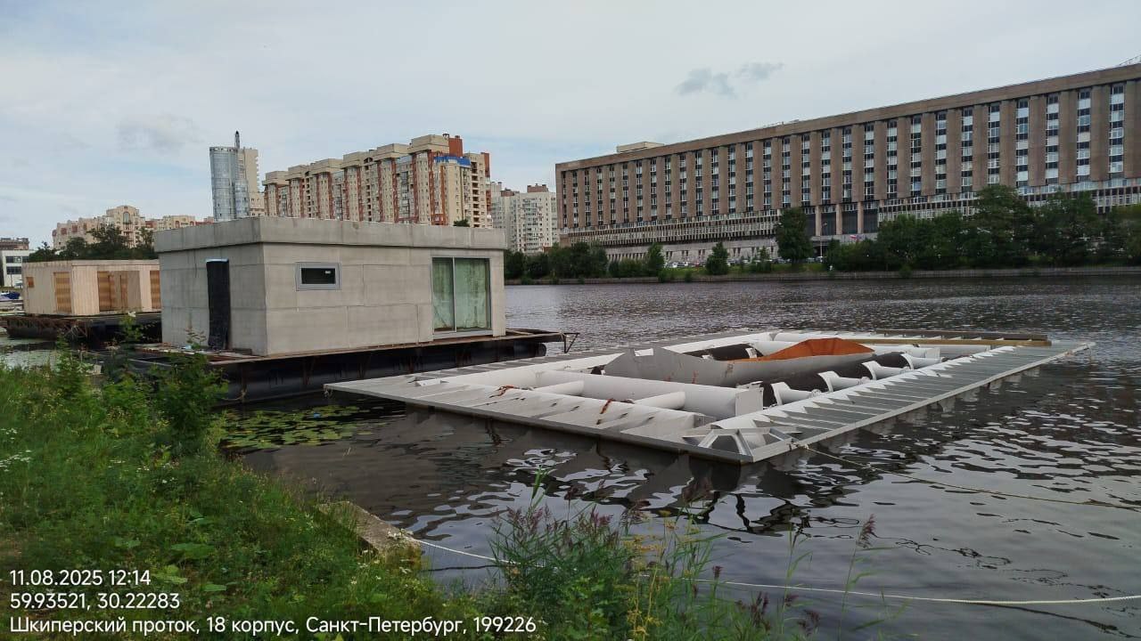 Смольный и Невско-Ладожское Бассейновое Водное Управление добились расторжения договора водопользования с компанией "мусорного короля" Марата Асланова ООО «Марина», которая намеревается застроить Галерную Гавань домами на понтонах.  Соответствующий иск удовлетворил Тринадцатый арбитражный апелляционный суд.  Теперь компания обязана освободить Галерную Гавань от своего хлама.  "Епархия" вице-губернатора Корабельникова, можно констатировать, продолжает поддерживать престиж "слова губернатора": о том, что Александр Беглов - против застройки Галерной Гавани, заявлял сам Алексей Корабельников.   "Вечерний Питер"