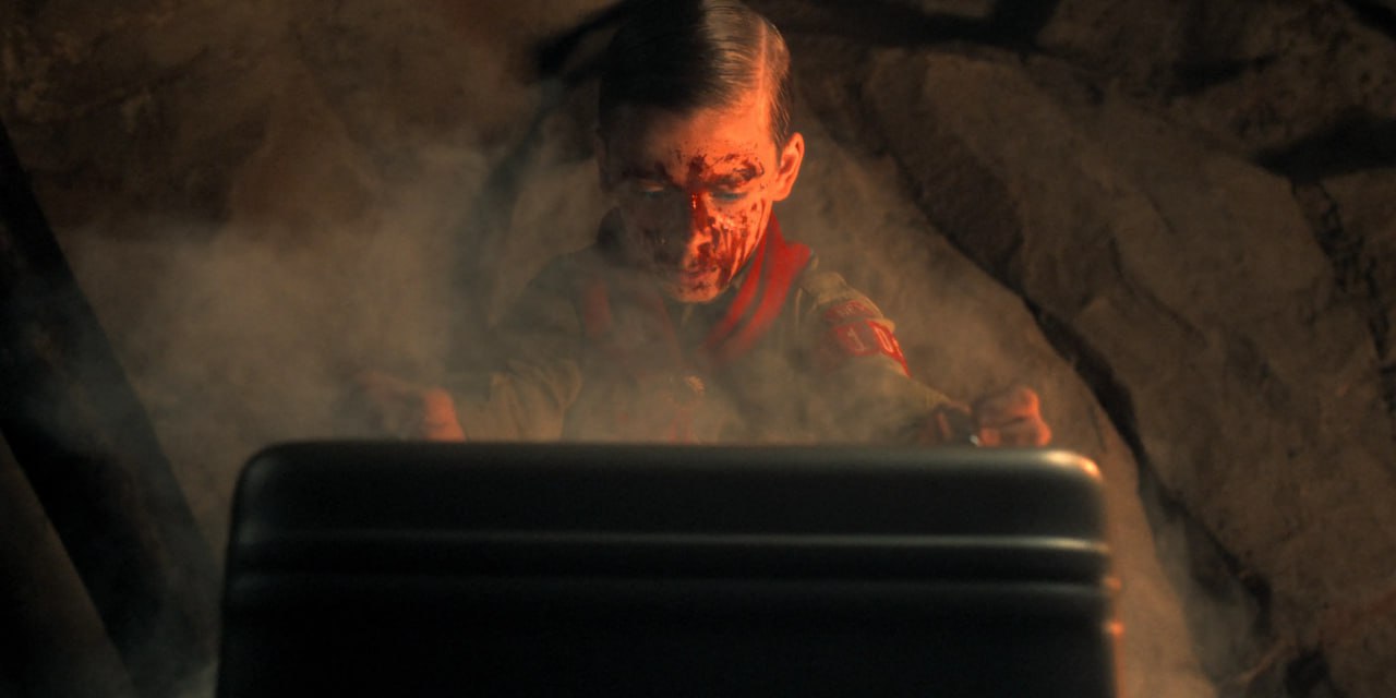 Спин офф Очень странных дел будет посвящен новой мифологии сериала В нем расскажут о загадочном камне из воспоминаний Генри и не будут затрагивать Изнанку Знакомые персонажи в проекте не появятся Братья Даффер активно участвуют в разработке но шоураннерами не выступят В 2026 году на Netflix выйдет анимационный спин офф Очень странные дела Истории из 85 го события которого развернутся между вторым и третьим сезоном оригинального сериала Очень странные дела завершились 31 декабря Наша редакция поделилась своими впечатлениями от финала Кинопоиск Новости