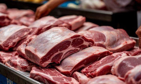 Россия в 2025 году может экспортировать в Китай 75 тыс тонн свинины Экспорт свинины и субпродуктов из России в Китай по итогам 2025 года может составить 75 тыс тонн на сумму 185 млн Об этом сообщил руководитель Федерального центра Агроэкспорт Илья Ильюшин Он отметил что в январе октябре 2025 года экспорт российской свинины и субпродуктов в Китай увеличился по сравнению с аналогичным периодом прошлого года в натуральном выражении на 84 и превысил 62 тыс тонн в денежном выражении на 76 до почти 159 млн