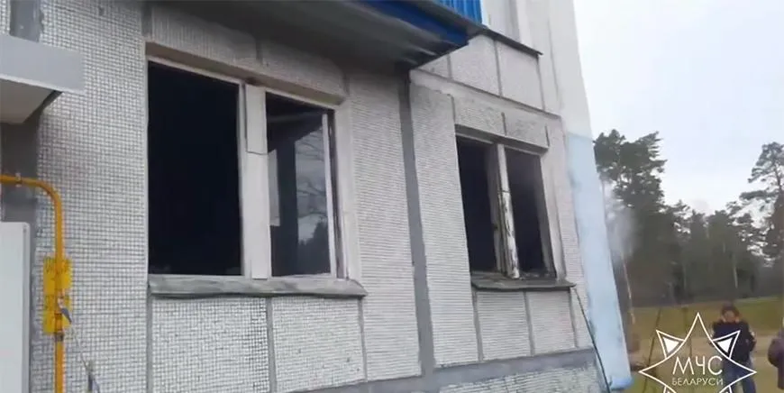 В Городокском районе работники МЧС спасли мужчину при пожаре в квартире Пожар произошёл в жилом помещении Огонь был быстро локализован и потушен Спасатели обнаружили в квартире мужчину и вывели его на улицу Разговоры на кухне