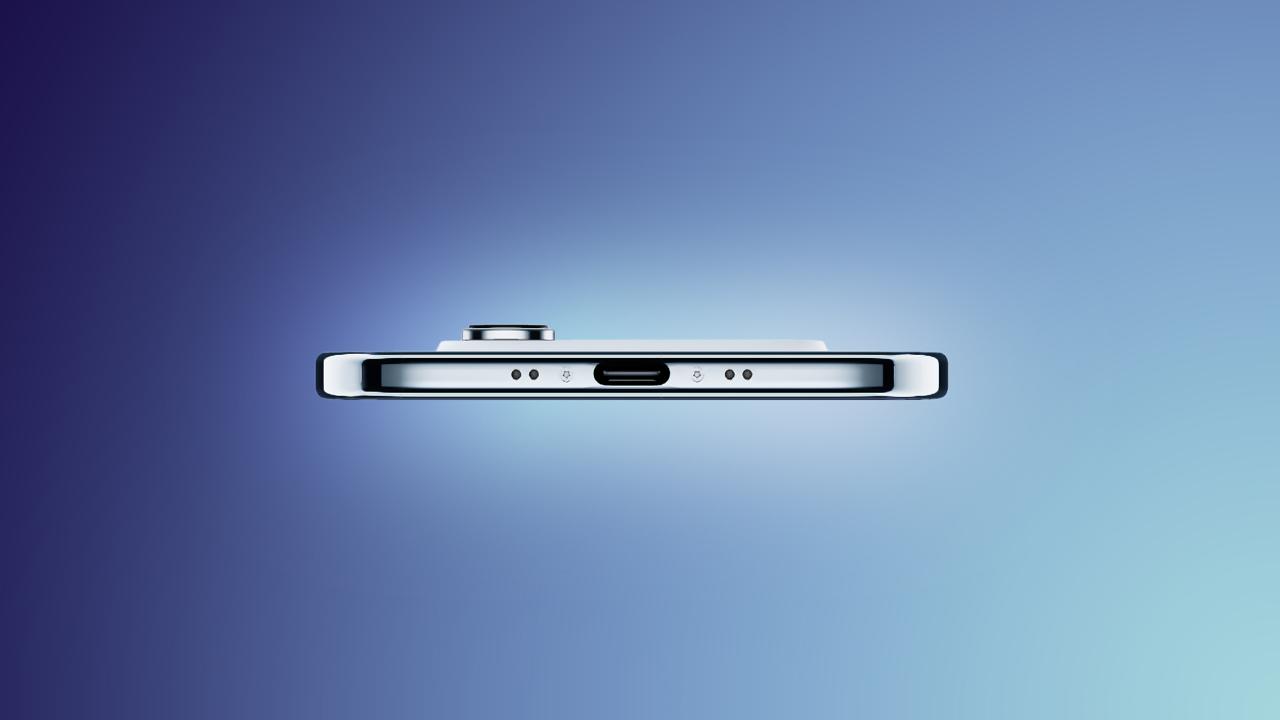 iPhone Air получил титановый порт USB C который напечатали на 3D принтере У него сразу 3 жирных плюса Согласно официальному пресс релизу Apple iPhone Air стал первым девайсом с титановым портом USB C напечатанным на 3D принтере Об этом сказано в разделе заботы об окружающей среде Apple даже указала на три преимущества по сравнению с обычными портами USB C он тоньше прочнее и использует на 33 меньше материалов что делает его более экологичным 3D печать металла также известна как аддитивное производство металлов представляет собой процесс создания объектов слой за слоем из порошкового металла на основе CAD чертежей Несмотря на это технологическое новшество скорость порта USB C в iPhone Air оставляет желать лучшего В компании решили что пользователям смартфона за 999 хватит и устаревшего разъёма USB 2 со скоростью до 480 Мбит с Отметим что титановые корпуса для Apple Watch Ultra 3 и премиальных версий Apple Watch Series 11 также изготавливаются с помощью 3D печати при производстве которой используется вдвое меньше сырья чем для предыдущих поколений часов iguides