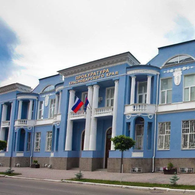 Жительнице Новороссийска и ее сожителю вынесен приговор за убийство собственного ребенка Суд установил что фигуранты дела решили убить годовалого сына из за личных неприязненных отношений и нехваткой денег на его содержание Согласно материалам следствия обвиняемые задушили ребенка и ударили головой о землю после чего оставили тело в лесу Женщине назначено наказание в виде 15 лет лишения свободы с ограничением свободы на год в колонии общего режима а мужчина будет отбывать предстоящие 14 лет в колонии строгого режима сообщает пресс служба прокуратуры Краснодарского края Радио 104FМ Новая Россия Мы в МАХ