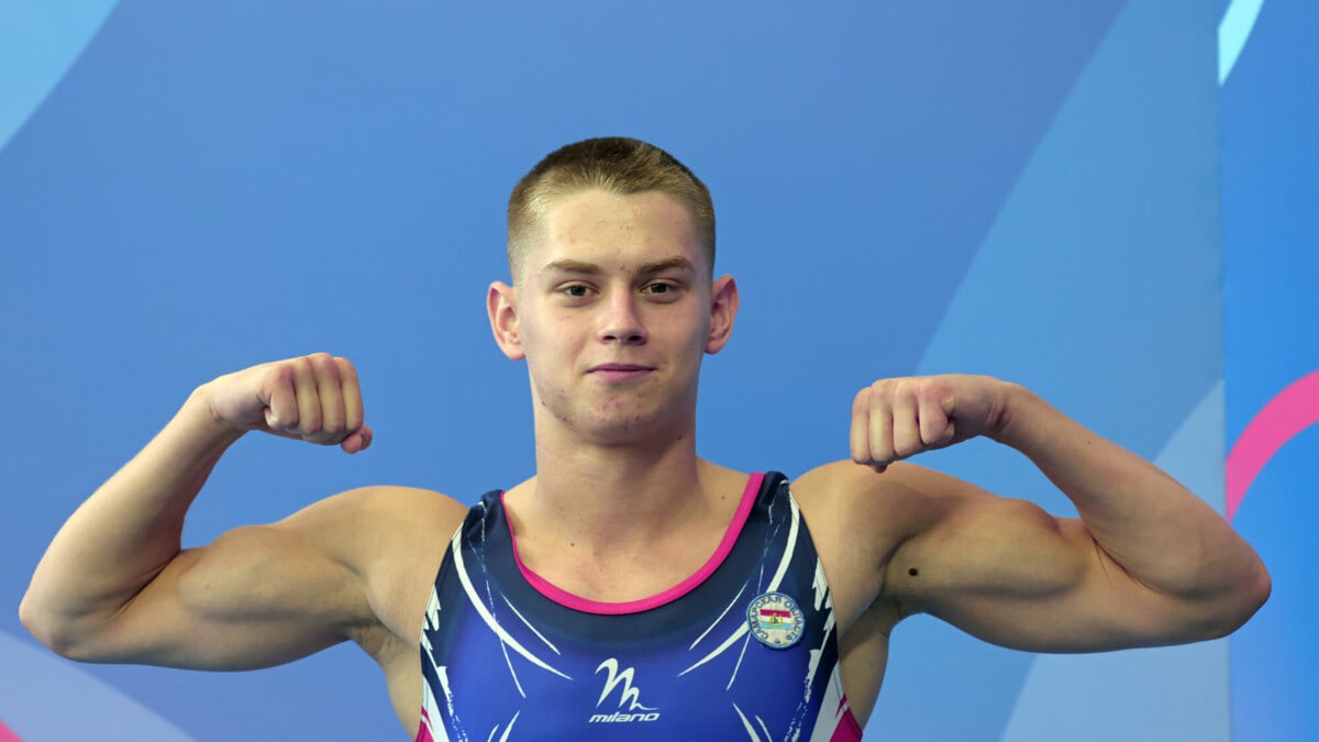 Дмитрий Нартов одержал победу на этапе Кубка мира по прыжкам на батуте в Болгарии Россиянин получил за выступление 61 58 балла Анжела Бладцева завоевала серебряные награды в индивидуальных соревнованиях и синхронных прыжках смешанных пар с Касимовым Также Данила выиграл серебро в паре с Кириллом Козловым news matchtv Дмитрий Челяпин Матч ТВ