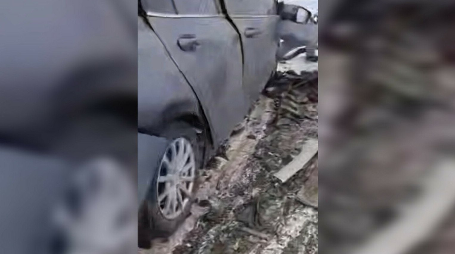 Девять человек погибли в двух ДТП в Казахстане за один день За один день в Казахстане произошли две смертельные аварии девять человек погибли пятеро пострадали передает ArbatMedia Поздно вечером 24 ноября на участке трассы Алматы Бишкек в 65 километрах от города произошло лобовое столкновение Audi и Toyota По информации полиции 23 летний водитель Audi не смог удержать машину на дороге что привело к аварии На месте погибли оба водителя и трое пассажиров Ещё один человек умер в больнице Пятеро пострадавших находятся под наблюдением медиков Правоохранительные органы ведут расследование дело находится на особом контроле Ещё одна авария случилась в Восточно Казахстанской области На автодороге Омск Майкапчагай легковой Chevrolet Onix врезался в грузовой автомобиль Howo В результате столкновения погибли водитель и двое пассажиров легковушки Один человек доставлен в больницу Все обстоятельства ДТП выясняются Прислать новость