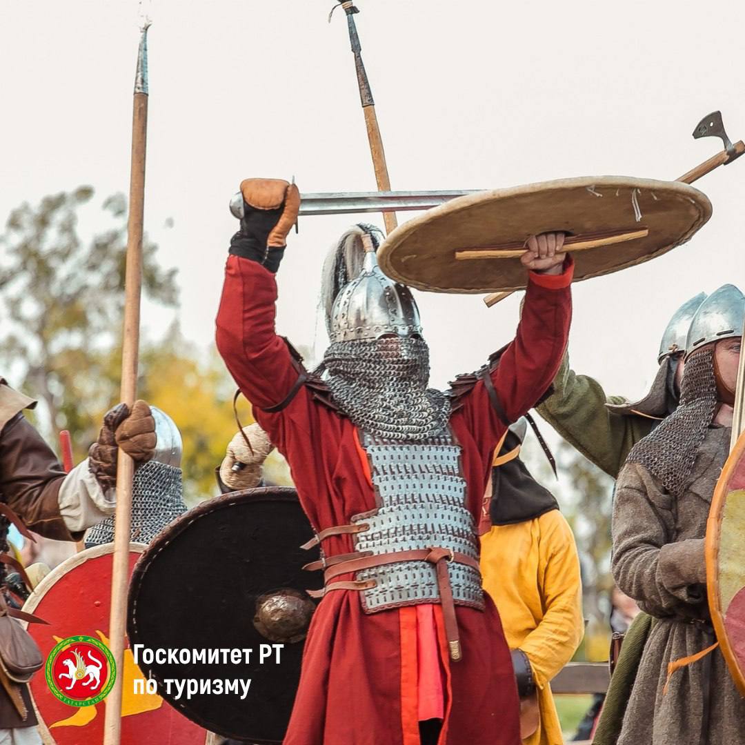 В Казани впервые пройдет международный рыцарский турнир фестиваль Казань Путешествие в прошлое Мероприятие организовано в рамках реализации национального проекта Туризм и гостеприимство  В турнире примут участие 150 бойцов в личных зачетах и 200 спортсменов в командных дисциплинах География участников охватывает регионы России включая Сибирский и Дальневосточный федеральные округа а также Казахстан и Кыргызстан Для гостей будет работать несколько тематических площадок В программе  Историческая ярмарка ремёсел кузнечное и доспешное дело золотная вышивка средневековая аптека  Интерактивные зоны Раннее Средневековье Русь 13 14 Век и Волжская Болгария  Мастер классы по стрельбе из лука и историческому фехтованию  Лекции по экспериментальной археологии и исторические игротеки  2 4 ноября Спортивный комплекс Уникс Казанского Приволжского федерального университета Вход на фестиваль бесплатный по регистрации tourismrt нацпроекттуризм