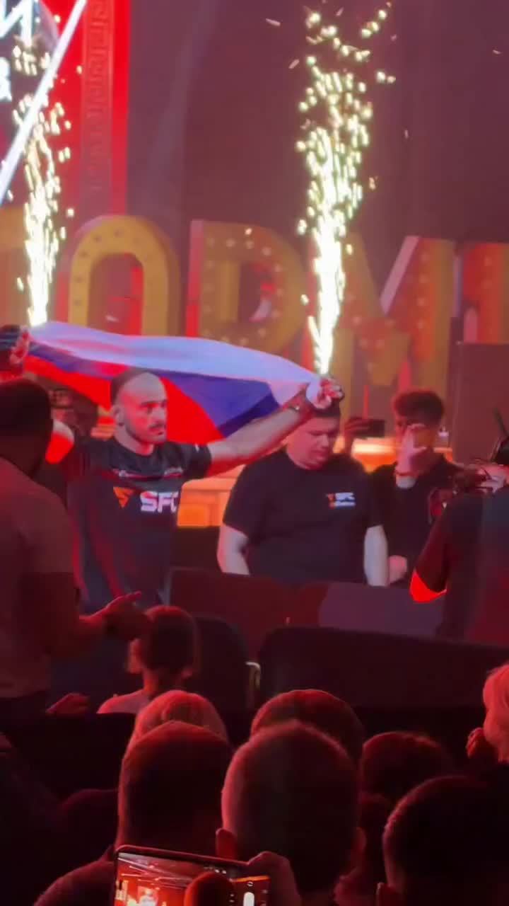 Андрей Корешков одерживает победу над Петром Недзельским на турнире SFC 12 в Омске