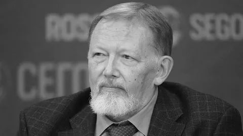 В Центробанке сообщили о смерти экс главы ЦБ Сергея Дубинина Экономисту было 74 года Он скончался после тяжёлой болезни На этом посту Сергей Константинович внёс большой вклад в реализацию стабилизационной экономической программы выход экономики из состояния гиперинфляции первых лет переходного периода оказал значительное влияние на формирование банковской системы страны отметили в Центробанке В ноябре 1995 года Дубинин возглавил Банк России При нём в частности была проведена деноминация рубля Подписаться на Говорит Москва Telegram VK MAX