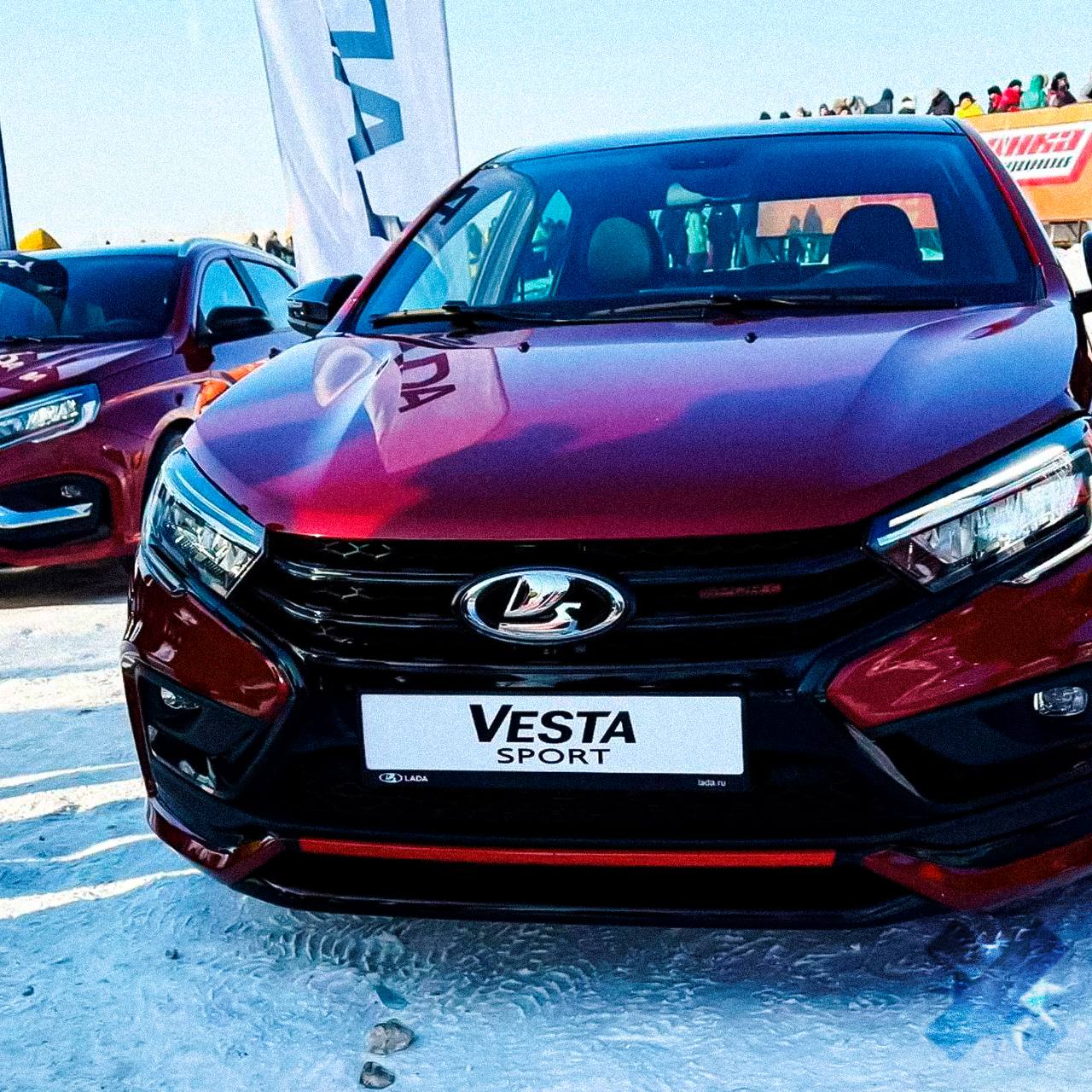 АвтоВАЗ презентовал очередную машину на механике за 2 6 млн рублей Новые Vesta Sport оснастили доработанным мотором 1 8 EVO на 147 сил с новой 6 ступенчатой МКП Цена стартует от 2 6 млн в продажу поступят примерно к середине 2026 го А потом будут удивляться почему никто не покупает Честно говоря ВК MAX подписывайтесь