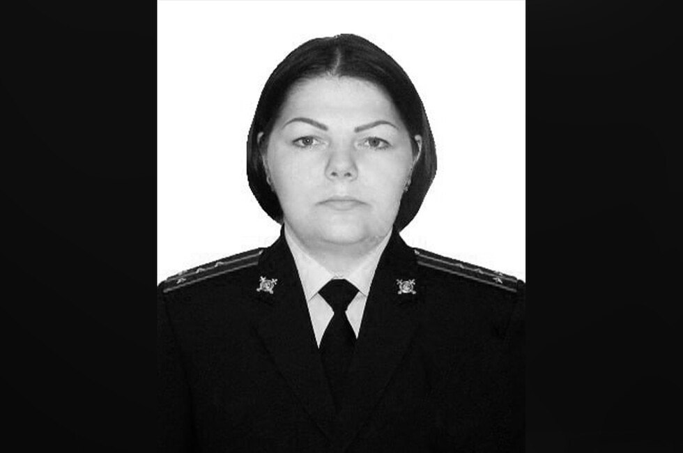 В ДНР по вине киевского режима погибла капитан полиции Черепнина Виктория Черепнина служила в органах внутренних дел с 2016 года Выезжала на освобожденные территории в должности старшего инспектора по особым поручениям Управления по вопросам миграции Она погибла на 42 м году жизни В МВД по ДНР выразили соболезнования родным и близким Черепниной отметив что она будет представлена к награде Подробностей трагедии не приводится но говорится что капитан погибла от рук неофашистов Читать полностью Фото МВД по ДНР Подпишись на нас в MAX