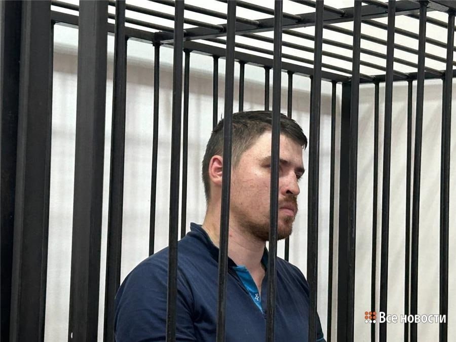 Обвиняемых в трагедии на Сибирской газовщиков отпустили из-под домашнего ареста  Спустя год обвиняемые в трагедии на Сибирской сотрудники «Газэкса» смогут выйти за пределы своих квартир. Слесарям Александре Ерыкиной и Александру Алимову, а также мастеру Максиму Гривскому заменили меру пресечения с домашнего ареста на подписку о невыезде. По информации источника ИА «Все новости», такое решение было принято сотрудниками СК, которые расследуют уголовное дело.  1 августа 2024 года Нижний Тагил содрогнулся от страшной трагедии: обрушение двух подъездов дома на улице Сибирская унесло жизни 11 человек, включая 6 детей. Работникам газовой службы предъявили обвинение по части 3 статьи 238 УК РФ  выполнение работ или оказание услуг, не отвечающих требованиям безопасности, повлекших по неосторожности смерть двух или более лиц , так как именно они проводили последнюю ревизию оборудования перед взрывом. Специалистов «Газэкса» поместили под домашний арест, несмотря на требования следователей о заключении под стражу. 1 августа как раз истекал срок их домашнего ареста.  Несколько дней назад расследование громкого ЧП получило неожиданное развитие. СК возбудил уголовное дело по статье 109 УК РФ  причинение смерти по неосторожности . Подозреваемой стала жительница разрушенного дома Елена Сербинова, потерявшая в этой трагедии 12-летнюю дочь. Следствие считает, что она не предоставила доступ к газовому оборудованию во время проверки, что могло помешать обнаружить утечку газа. Накануне Елена записала видеообращение к главе Следственного комитета РФ Александру Бастрыкину. Она выразила свое несогласие с выводами экспертов и попросила справедливого расследования. Уже 31 июля Сербиновой должны были предъявить обвинение, но процедуру отложили из-за общественного резонанса после публикации видео. Ролик растиражировали десятки СМИ, в соцсетях он набрал тысячи просмотров. Сам председатель СК пока на резонансную историю не отреагировал.   Сообщить новость:     Наш сайт   Новостная телега