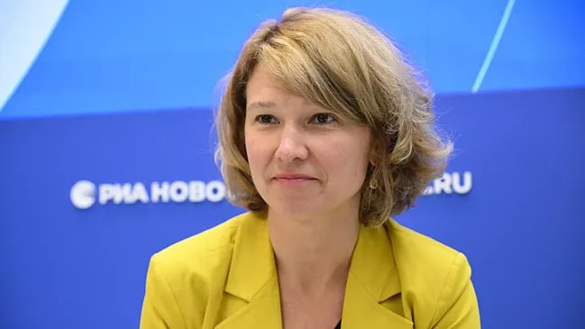 Министр сельского хозяйства РФ Оксана Лут рассказала, что вместо хлеба ест пастилу.  "Мне нельзя есть хлеб, но пастила очень похожа на хлеб, и у меня дома всегда есть "Белевская пастила". "Коломенскую" я тоже люблю, у нее другой вкус совершенно", - сказала Лут в ходе пленарной сессии форума "Сделано в России".  Она подчеркнула, что пастила это "наш знаковый продукт, о котором должен узнать весь мир". "Мы над этим будем работать", - сказала министр.