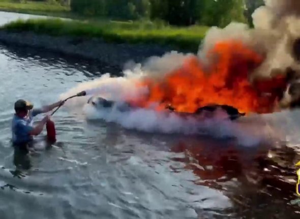 Мужчина госпитализирован из-за взрыва гидроцикла в Иркутском районе Возгорание воздушно-топливной смеси произошло из-за возможной неисправности системы подачи горючего ВИДЕО Читать подробнее на сайте...