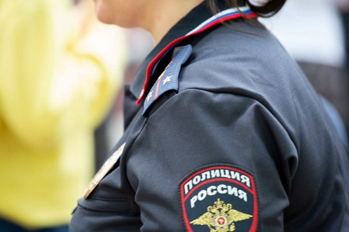 Почти миллион рублей получила жительница Воронежской области за несуществующего ребенка По данным полиции, женщина еще в 2016 году обратилась в отделение ЗАГС и предоставила поддельную справку о рождении ребенка в домашних условиях. Оформив свидетельство о рождении несуществующего ребенка, женщина получала на него социальные выплаты вплоть до 2024 года. Всего за 8 лет ей удалось получить социальных пособий на 998 тысяч рублей. Против женщины возбудили уголовное дело по статье 159.2 УК РФ Мошенничество при получении выплат . ↗ Прислать новость Подписаться