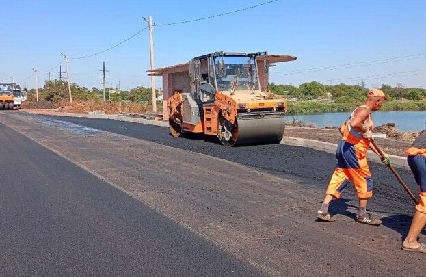 В Запорожской области восстановили 182 км автомобильных дорог за 2024 год  В Запорожской области план по восстановлению автомобильных дорог в 2024 году выполнили на 100%. Всего восстановили 182 км дорог, сообщил губернатор региона Евгений Балицкий. «Всего за 2024 год восстановлено 182 км автомобильных дорог, что составляет 100 процентов от первоначального плана. Работы на этом не останавливаются и продолжаются в других районах Запорожской...