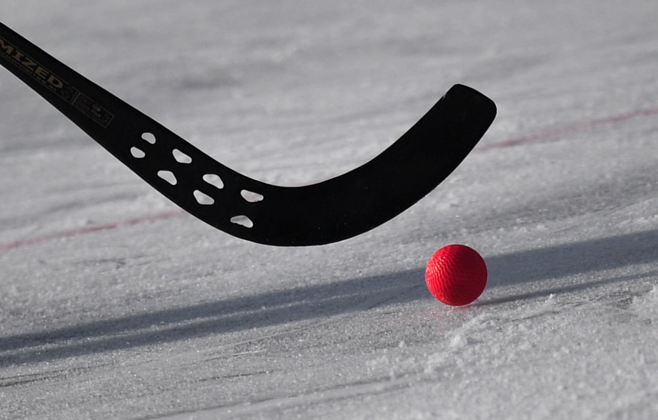 Международная федерация хоккея с мячом готова обсудить допуск российских и белорусских игроков до юношеских соревнований FIB приняла решение в соответствии с рекомендацией исполкома МОК и открыта для начала конструктивного диалога с национальными федерациями относительно участия молодых спортсменов в будущих мероприятиях сказано в заявлении FIB по итогам заседания исполкома которое прошло 16 января news machtv РИА Новости Алексей Филиппов