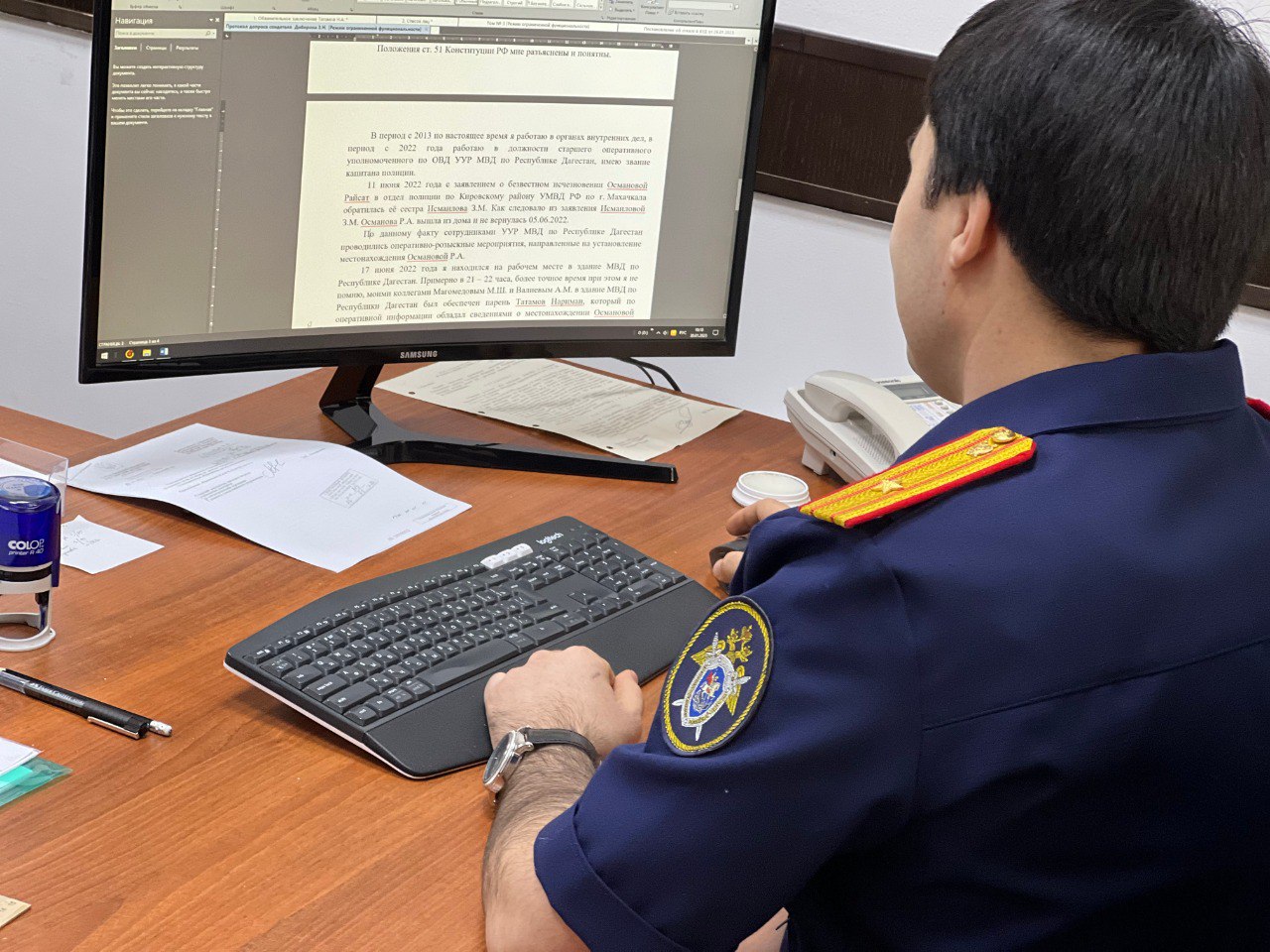 Следователи возбудили уголовное дело о превышении должностных полномочий при распоряжении земельными участками Вторым отделом по расследованию особо важных дел следственного управления Следственного комитета Российской Федерации по Республике Дагестан возбуждено уголовное дело в отношении начальника управления земельных и имущественных отношений администрации городского округа город Дербент Он подозревается в совершении двух эпизодов преступления предусмотренного п г ч 3 ст 286 УК РФ превышение должностных полномочий совершенное группой лиц по предварительному сговору По версии следствия в 2023 2024 годах подозреваемый действуя совместно с неустановленными должностными лицами администрации незаконно распоряжался муниципальными земельными участками в том числе путем изменения их площади в пользу третьих лиц Указанные действия повлекли причинение имущественного ущерба администрации города и нарушение прав граждан По месту жительства подозреваемого и в помещениях администрации проведены обыски изъяты документы и предметы имеющие значение для расследования В настоящее время выполняется комплекс следственных действий направленных на установление всех обстоятельств преступления и закрепление доказательственной базы