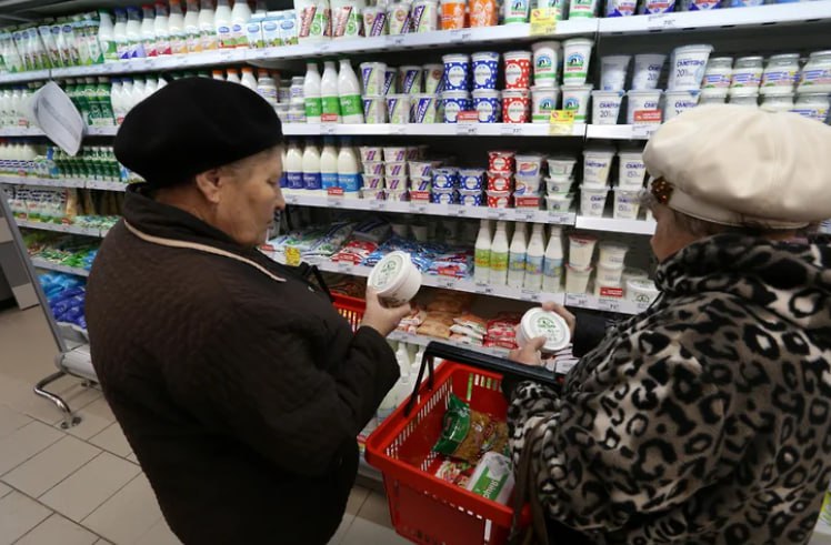 Лидерами по росту цен в ноябре стали продукты питания и взносы на капремонт В ноябре 2024 года в Пермском крае индекс потребительских цен на товары и услуги сложился 101,9%. Больше других подорожали услуги и продовольственные товары. Об этом сообщает Пермьстат. Значительное повышение цен зафиксировано на  яйца, рыбу, кисломолочные продукты и сливки, масло сливочное, сыры, молоко, творог. Также подорожали мясо, консервы, подсолнечное масло, кофе и чай, хлеб. Цены выросли и на все овощи.