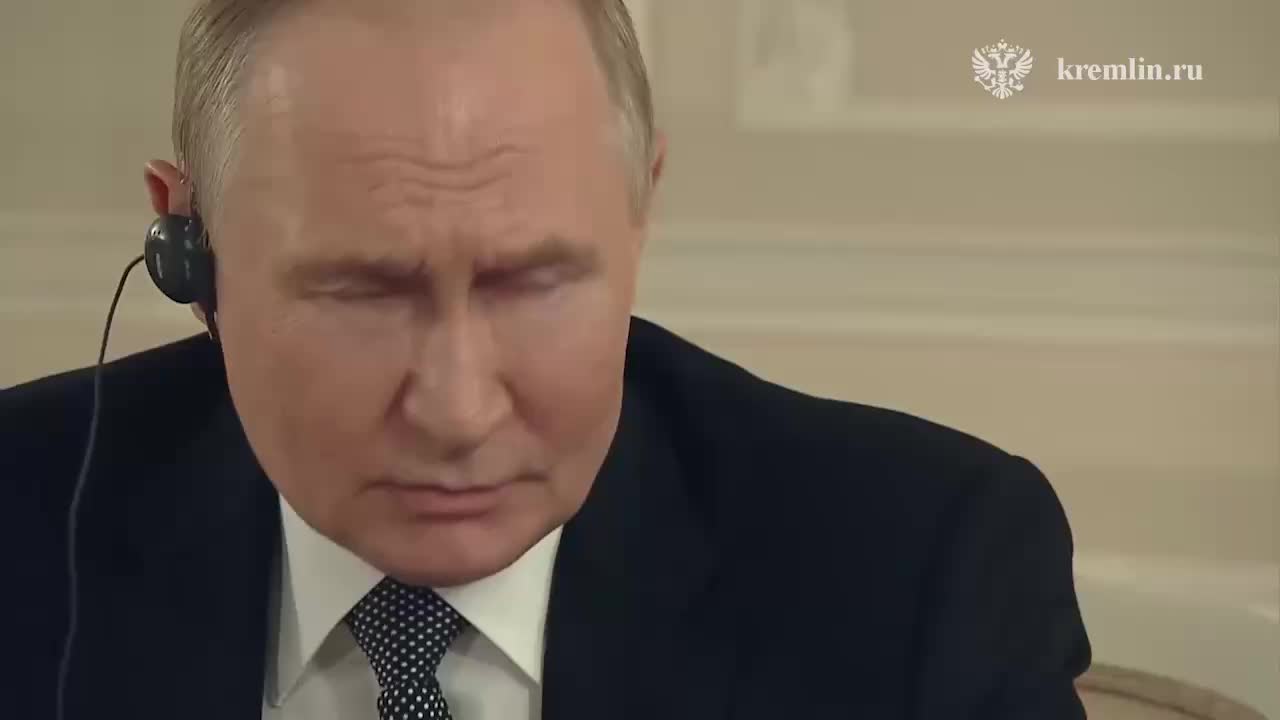 Владимир Путин обсудил мировую торговлю и международные отношения на встрече с журналистами в Петербурге