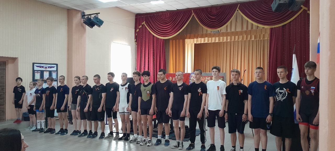  Первенство Херсонской области по пауэрлифтингу прошло в селе Счастливцево В Доме культуры села Счастливцево состоялось первенство Херсонской области и первенство Херсонской спортивной школы №5 по пауэрлифтингу. 24 спортсмена соревновались как в классическом, так и в многоповторном жиме. При поддержке Минспорта региона организаторами стали ХСШ №5 и Херсонское региональное отделение Федерации пауэрлифтинга России. Спортивный праздник, приуроченный к 80-летию Победы в Великой Отечественной войне, проводился с целью воспитания патриотизма, силы духа и устойчивого интереса к здоровому образу жизни, — отметил директор ХСШ №5 Дмитрий Панищев. Победителей и призёров наградили грамотами и медалями, а все участники получили призы от спонсоров. ПОДПИСАТЬСЯ ВКонтакте