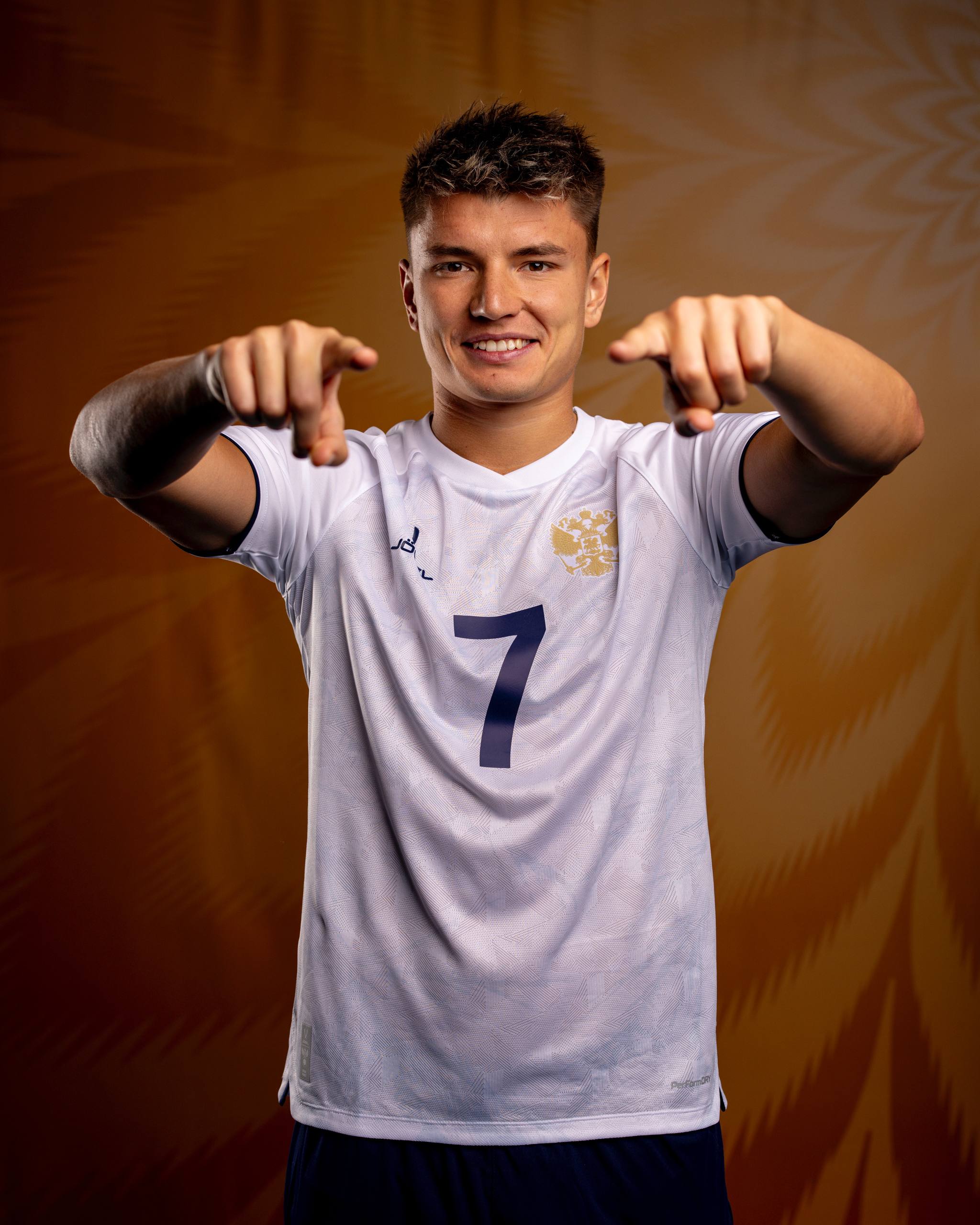 Мостовой Джентльмен года 2025 Это звание полузащитник сборной и Зенита получил по итогам голосования газеты Комсомольская правда Поздравляем Андрей