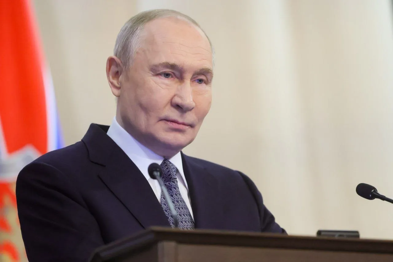 Владимир Путин подписал ряд законов  облегчающий переход на уплату НДС для предпринимателей применявших патентную и упрощенную системы налогообложения  о защите от сокращения вернувшихся со службы работников  освобождающий от НДС услуги по бесплатной догазификации  освобождающий от НДС организации общепита на УСН и патенте  документ о поправках в закон О пожарной безопасности   о полном государственном финансировании производства и проката национальных мультфильмов для детей  о том что супруги погибших участников СВО могут бесплатно поступить в вузы и колледжи по отдельной квоте без вступительных испытаний  в загранпаспортах россиян старого образца с 1 января 2027 года отменят внесение записи о детях  расширяющий перечень доходов инвалидов и ветеранов на которые нельзя обращать взыскание по исполнительным документам  упрощающий для экспортеров некоторых сырьевых товаров порядок принятия к вычету сумм НДС  уточняющий порядок контроля за расходами чиновников и членов их семей news kremlin Радио 104FМ Новая Россия Мы в МАХ