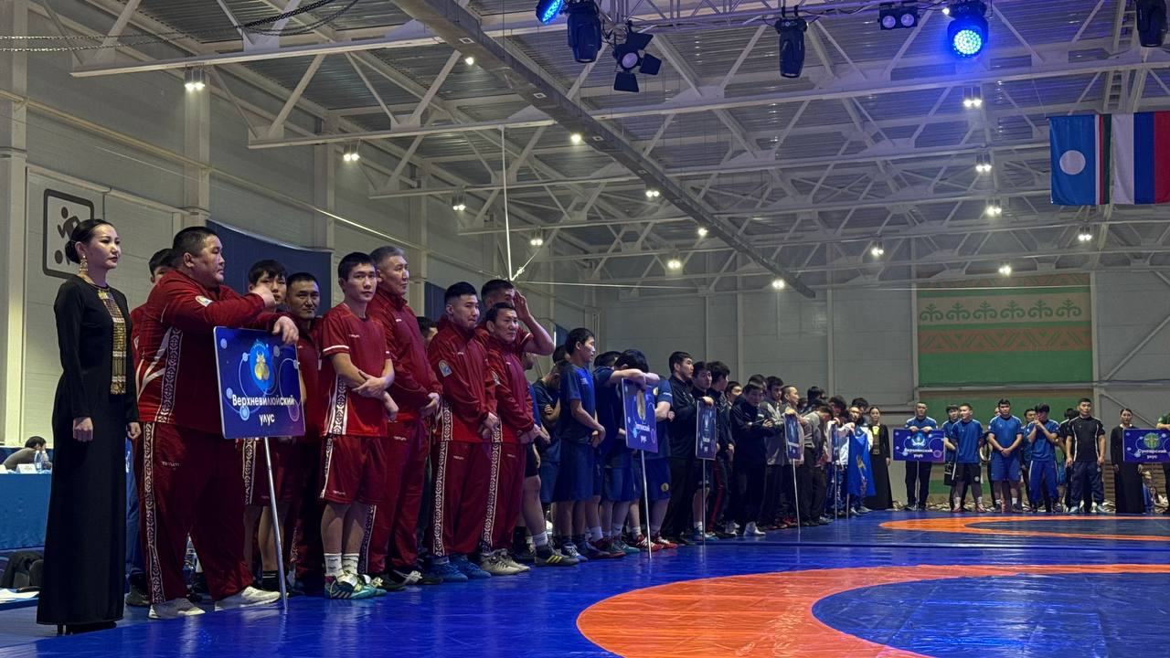 Мегино Кангаласский и Намский районы сойдутся в финале Кубка Якутии по хапсагаю В Усть Алданском районе в селе Борогонцы на базе спортивного комплекса имени Николая Тарского завершился первый соревновательный день республиканского Кубка по борьбе хапсагай По итогам схваток определены участники финальных встреч Об этом сообщает РЦНВС им В Манчаары Так в поединке за первое место встретятся команды Мегино Кангаласского и Намского районов За третье место поборются сборные Хангаласского и Верхневилюйского районов Итоги турнира будут подведены по завершении финальных схваток сегодня 14 декабря Подробнее читайте по ссылке Фото telegram канал РЦНВС им В Манчаары yk24 ru в MAX Telegram ВК VK Видео