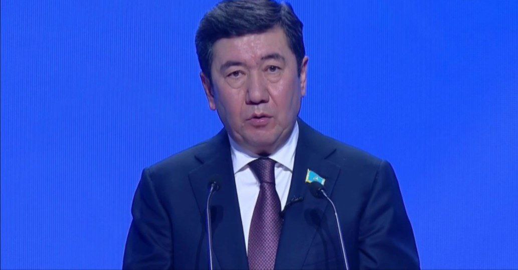На пленарном заседании выступил Председатель Мажилиса Парламента Республики Казахстан Ерлан Кошанов   «Мы собрались на этой священной земле в преддверии 80-летия Победы в Великой Отечественной войне. Победы, которая имеет всемирное историческое значение. Великая Победа объединяет все народы бывшего Советского Союза, символизирует торжество идеи свободы и справедливости. Это наш общий духовный и исторический опыт, который служит залогом того, что мы будем передавать ценности мира, дружбы и взаимного уважения следующим поколениям. Наш святой долг помнить о войне, о героях, об их мужестве», – отметил Ерлан Кошанов.    Подписаться