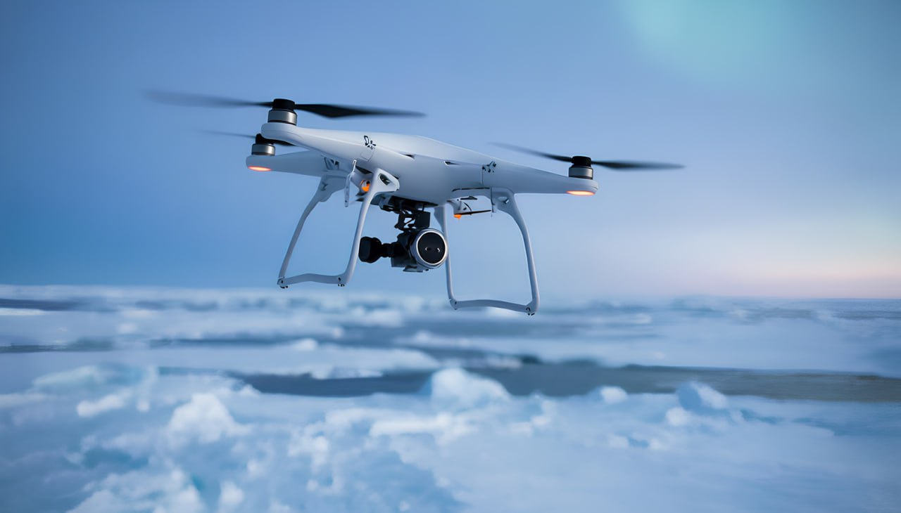 УЧЕНЫЕ СОЗДАЛИ ДРОН СЕЙСМОДАТЧИК ДЛЯ РАБОТЫ В АРКТИКЕ Специалисты из Санкт Петербурга и Калининграда разработали беспилотный летательный аппарат способный самостоятельно проводить сейсмические исследования в труднодоступных районах Дрон оснащен встроенным сейсмическим датчиком и системой для его заглубления в грунт Особенности разработки Обеспечивает плотный контакт датчика с поверхностью для качественной регистрации данных Исключает необходимость поиска отдельно стоящего датчика после измерений Автономно возвращается к оператору после завершения работ Прототип уже успешно прошел полевые испытания в Ленинградской области В перспективе технология позволит проводить геологоразведочные работы в Арктике без использования традиционных проводных систем для развертывания которых требуются сотни специалистов Разработка ведется в рамках гранта Российского научного фонда Ученые создали новые методы обработки сейсмических данных прототипы датчиков и специализированных БПЛА а также алгоритмы для обучения нейронных сетей классификации территорий Технология может стать основой для создания полностью автономных мобильных комплексов сейсмического мониторинга не имеющих аналогов в мире Нефтяная и горная промышленность