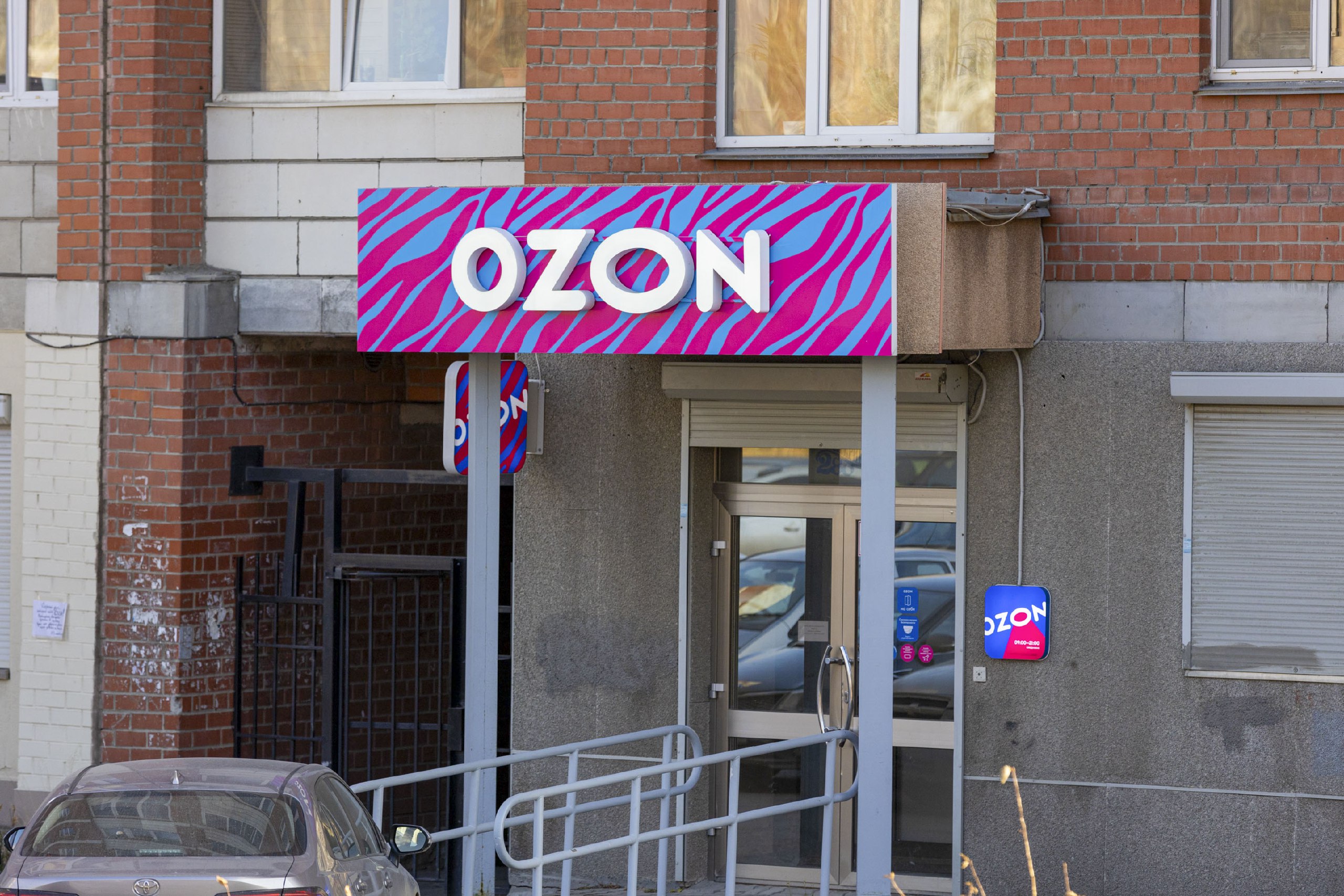 Ozon опроверг сообщения о переполненных складах и проблемах с доставкой МОСКВА 20 августа ФедералПресс Представители пресс службы Ozon опровергли информацию о наличии перегруженности складских помещений и каких либо сбоев в сроках доставки заказов Подробнее