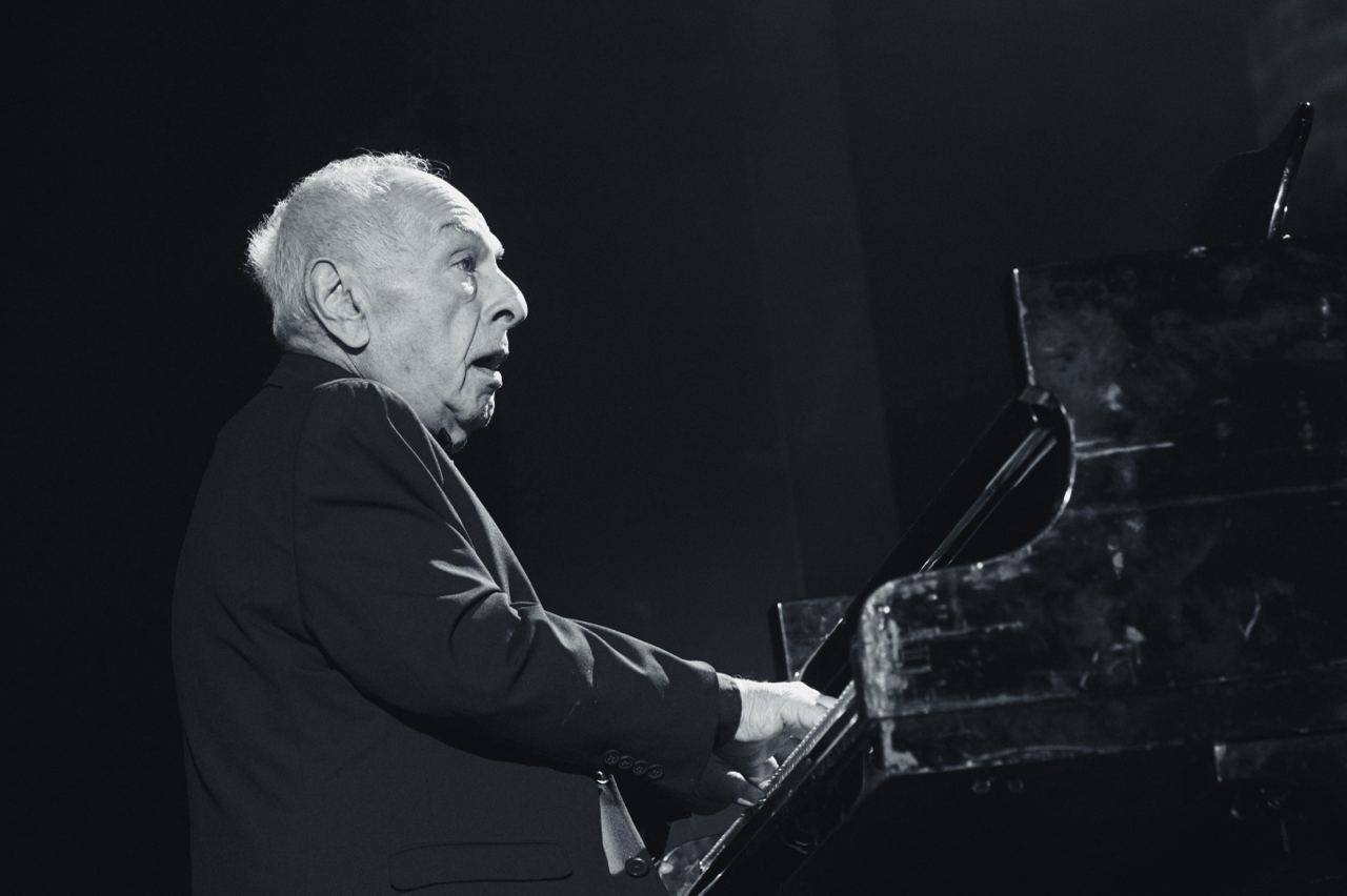 В 84 летнем возрасте умер Левон Оганезов известный российский композитор пианист и актер НМШ