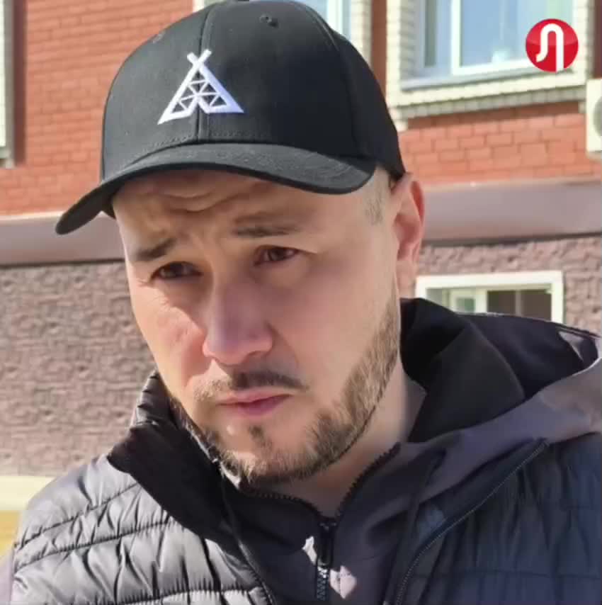 Волонтеры и спасатели помогают жителям Тарко-Сале в условиях паводка