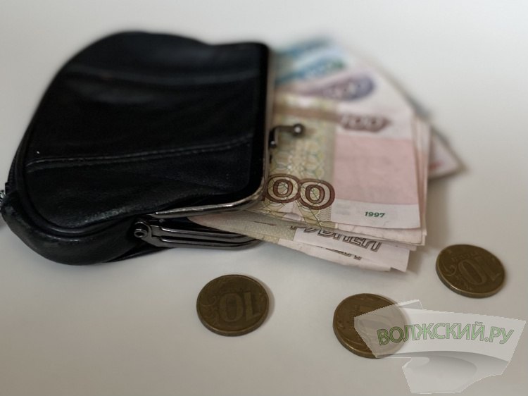Жители Волгоградской области потратили на услуги больше 120 миллиардов рублей В Волгоградской области подсчитали траты населения на платные услуги в первом полугодии. Как рассказали Волжский.ру в Волгоградстате, за шесть месяцев на эти цели жители потратили почти 120,4 миллиарда рублей, что на 2,3% больше, чем за аналогичный период прошлого года. Львиная доля расходов больше 80% приходится на шесть видов услуг: коммунальные, транспортные, бытовые, медицинские и образовательные. Подробнее на Волжский.ру: #ВолжскийРу #волжский #vlz