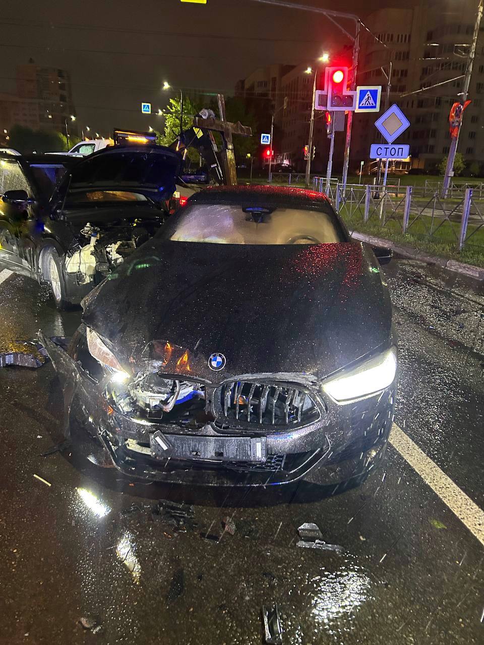 Во Владимире автомобилистка на BMW влетела в Hyundai Все случилось ночью 2 мая на Октябрьском проспекте. Женщина за рулем дорогостоящей иномарки не справилась с управлением из-за непогоды. Машину занесло, и она влетела во встречный Hyundai. В ДТП никто не пострадал. На автомобилистку на BMW составили административные материалы. Подписаться Написать в редакцию