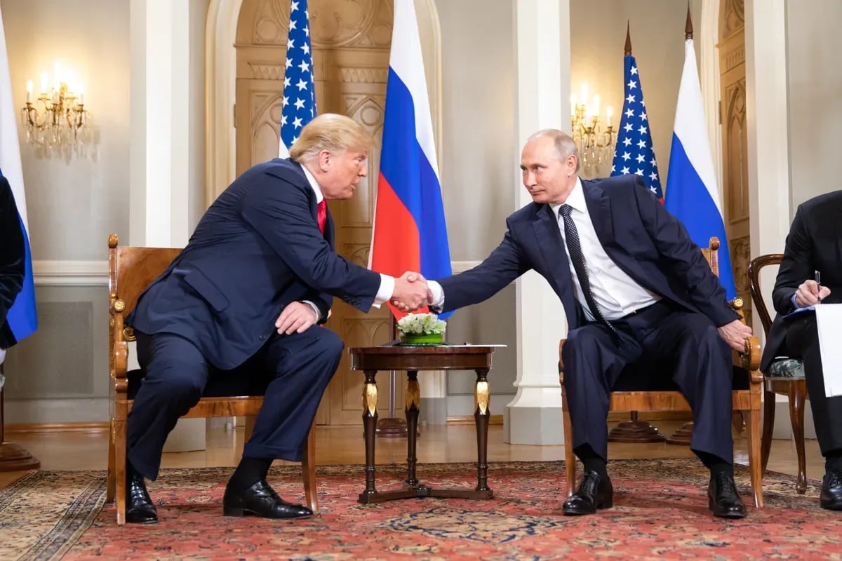 Трамп заявил, что в вопросе урегулирования украинского конфликта "ничего не произойдет", пока не состоится его встреча с Путиным «Ничего не произойдёт, пока мы с Путиным не встретимся», — сказал Трамп журналистам на борту президентского самолёта Air Force One перед посадкой в Объединённых Арабских Эмиратах на третьей остановке своего ближневосточного турне. Трамп заявил, что не разочарован уровнем российской делегации на переговорах с Украиной в Турции Читать далее