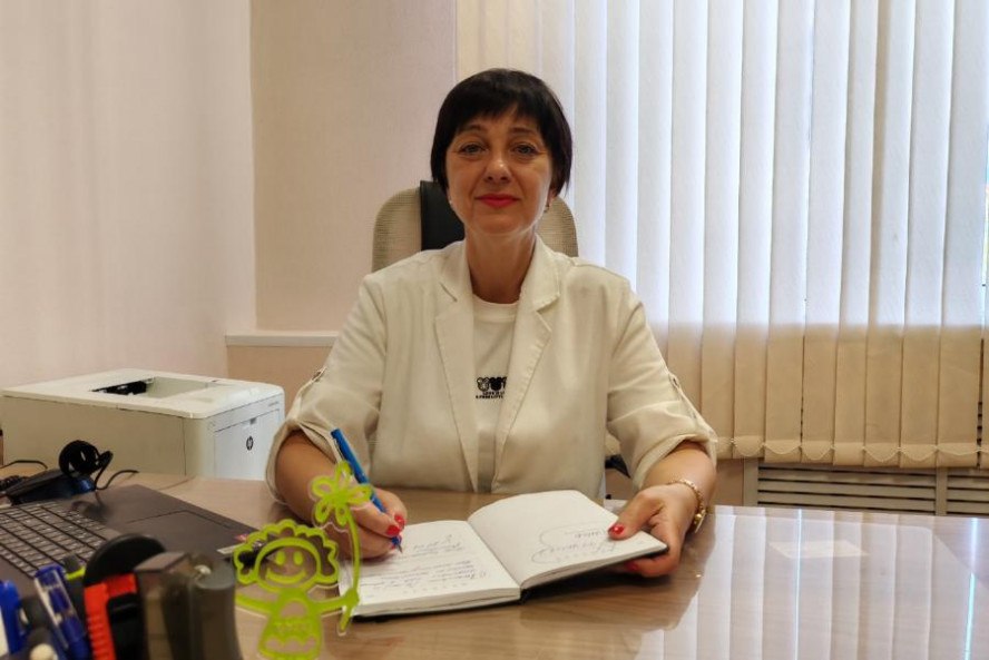 Комитет социальной политики администрации Тамбова возглавила Татьяна Долгова Распоряжением главы администрации Тамбова Максима Косенкова на должность председателя комитета социальной политики назначена Татьяна Долгова, которая до этого занимала пост директора МБУ «Град-Сервис». Также она являлась депутатом Тамбовской городской Думы седьмого созыва. Накануне на очередном заседании Думы её полномочия были досрочно прекращены. Татьяна Долгова закончила ТГУ имени Г.Р. Державина, после чего работала в школе №3 города Рассказово учителем математики и заместителем директора по воспитательной работе. Она стояла у истоков создания Союза детских организаций в Тамбовской области, была вожатой Всероссийского детского центра «Орленок». Долгова более 10 лет руководила городскими комитетами по делам детей и молодежи, а впоследствии - культуры, физической культуры и спорта. администрация Тамбова ИА "Онлайн Тамбов.ру"