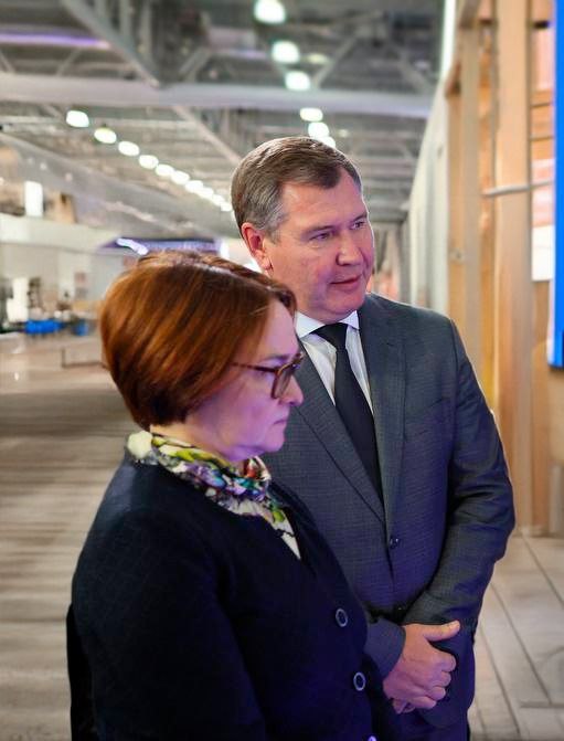 Набиуллина и глава союза страховщиков обсудили стратегию развития страхового рынка на 3 года Председатель Банка России Эльвира Набиуллина провела рабочую встречу с главой Всероссийского союза страховщиков и Российского союза автостраховщиков Евгением Уфимцевым Эксперты обсудили основные направления развития страховой отрасли на ближайшие 3 года На встрече поднимали вопросы повышения клиентской ценности страховых продуктов во всех ключевых сегментах страхования внедрение в отрасль стандартов саморегулирования а также возможности развития медицинского страхования страхования жизни и усовершенствования ОСАГО Подводя итоги 2024 года Евгений Уфимцев рассказал о значительном росте финансовых показателей существенном снижении количества жалоб в сегменте ОСАГО и значительном улучшении имиджа страховой отрасли в целом
