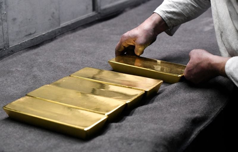 Из-за Трампа Германия раздумывает над возвращением своих золотых запасов из США Бундесбанк хранит 3 352 т золота второй в мире объем , треть — в Нью-Йорке. Ассоциация налогоплательщиков потребовала вернуть слитки домой: «Трамп хочет контролировать ФРС и наши резервы — это наши деньги, их нужно вернуть». Сам Бундесбанк пока успокаивает: Нью-Йорк — «надежное место хранения». #золото #резервы #Германия #ФРС #Трамп #финансы #геополитика #Bundesbank