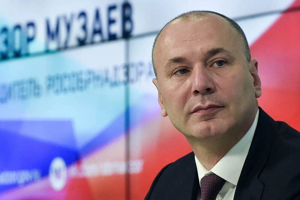 Глава Рособрнадзора Музаев призвал чаще ставить двойки за поведение школьникам для мотивации Такие отметки введут в российских школах с нового учебного года Лидерам я думаю тоже полезно двойки получать Часто надо в плане мотивации ставить двойки за поведение сказал Музаев При этом по мнению чиновника оценка за мелкую провинность не должна влиять на будущее поступление ученика в вуз   Подписывайтесь на Расстригу