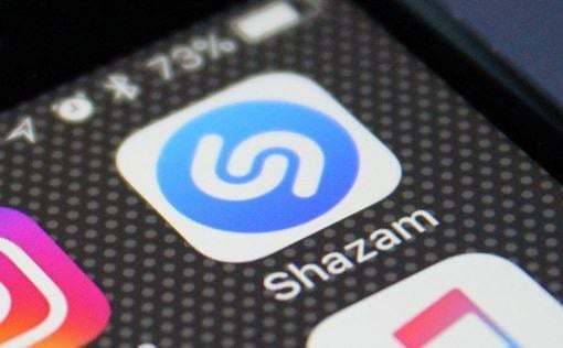 Apple: в Shazam найдены 100 миллиардов песен  Техногигант Apple зафиксировала отметку в 100 млрд песен, которые были найдены в Shazam.   Информацию об этом подтвердил портал Iguides.  Уточняется, что речь идет о 12 песнях на каждого человека в мире.  "В своем пресс-релизе Apple напомнила, что инструмент распознавания музыки Shazam появился как SMS-сервис в Британии в 2002 году. Позже Shazam стал одним из первых приложений для iPhone — в App Store он появился в 2008 году. Спустя 10 лет Apple приобрела Shazam и встроила его во все свои ОС",  - сказано в материале.  ________________________ Хотите знать больше?   : Mignews