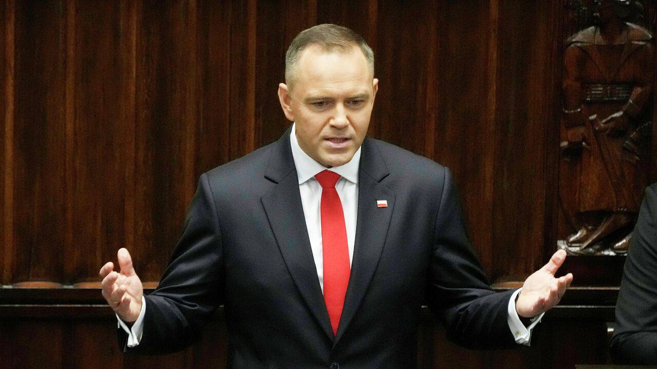 Польша не будет ставить интересы Украины выше своих Навроцкий Это должны быть партнёрские отношения основанные на поиске баланса между интересами польского государства и Украины Интересы Польши не могут рассматриваться как инструмент для безусловного выполнения всех требований Украины